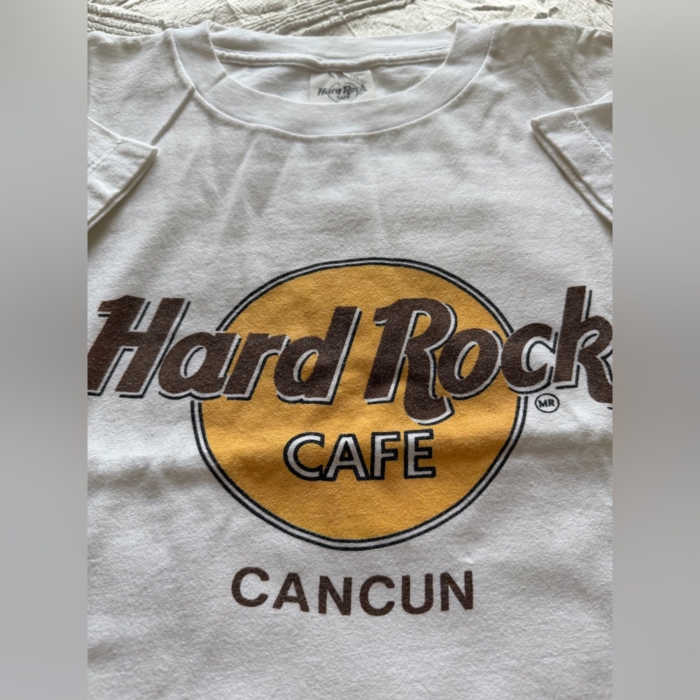 Vintage Hard Rock Cafe Cancun Mexico Graphic T-Shirt